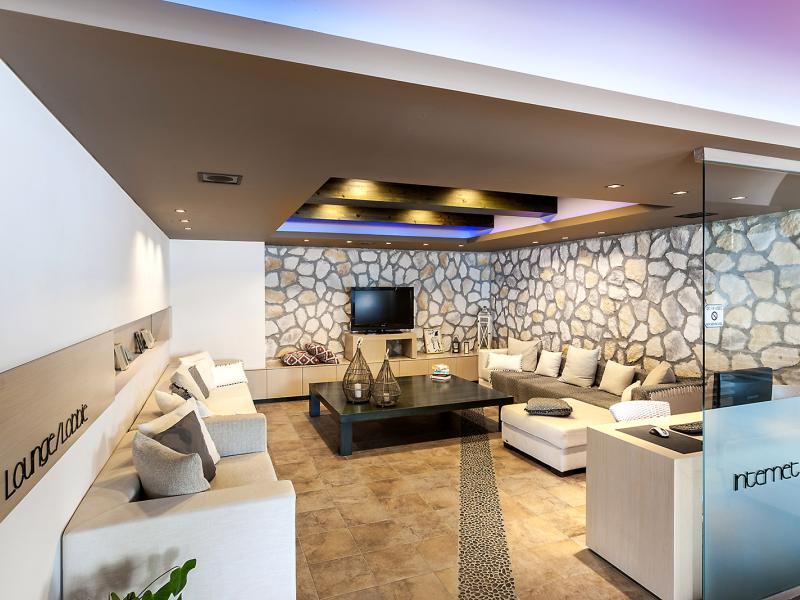 Memories Beach Hotel