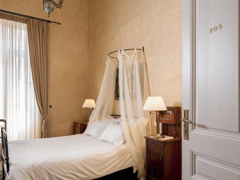 Nafsimedon Hotel