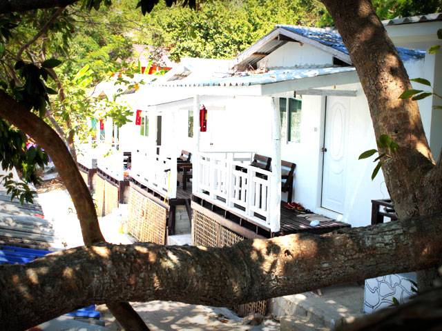 Phi Phi Cozy Sea Front Resort