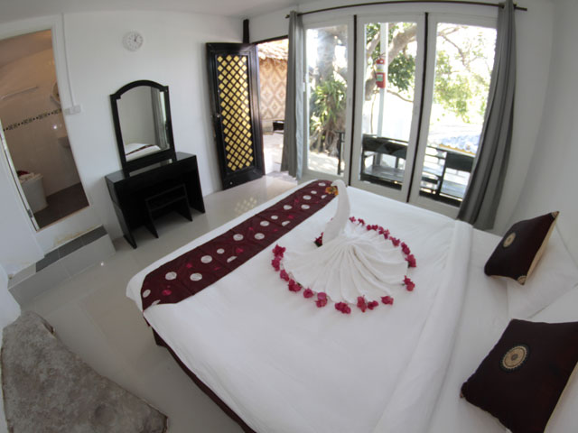 Phi Phi Cozy Sea Front Resort