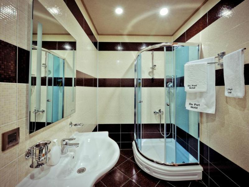 Du Port Hotel 