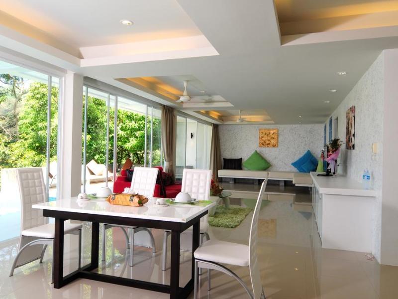 Grand Bleu Ocean View Pool Suite