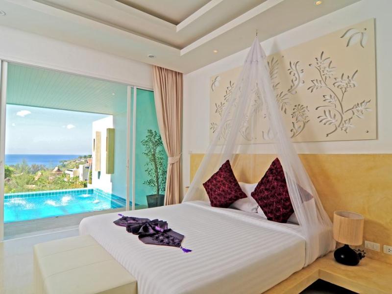 Grand Bleu Ocean View Pool Suite