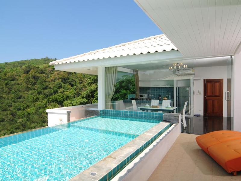 Grand Bleu Ocean View Pool Suite