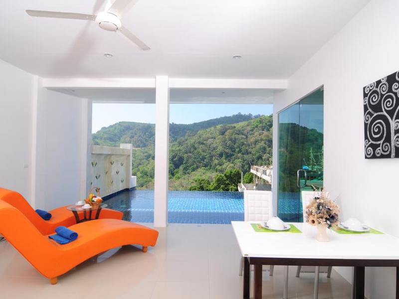 Grand Bleu Ocean View Pool Suite