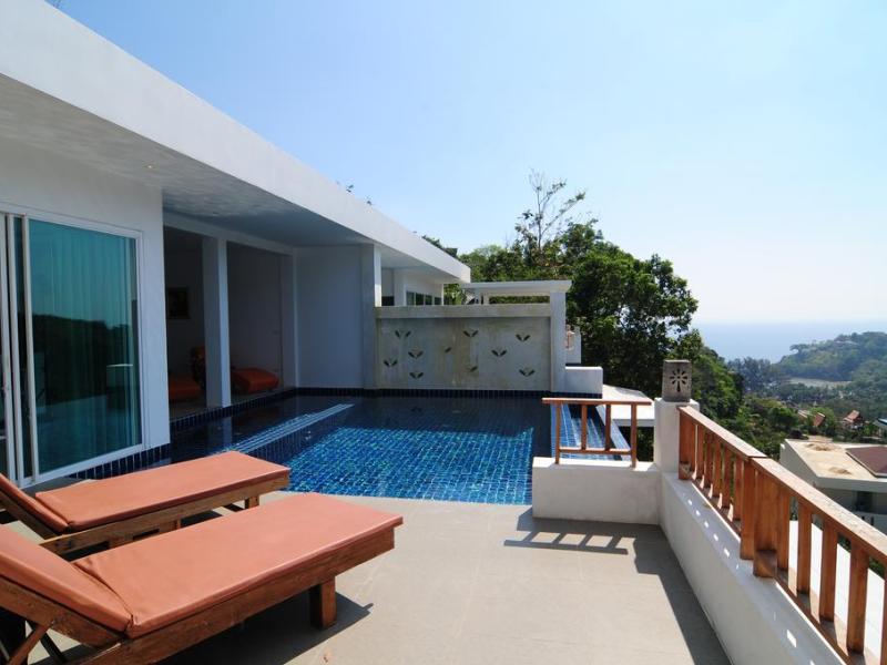 Grand Bleu Ocean View Pool Suite