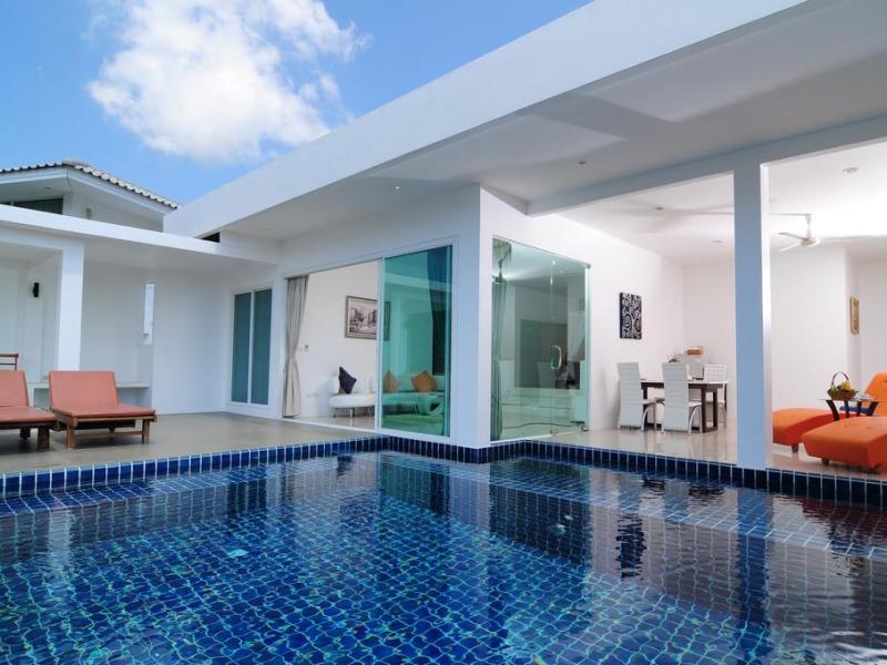 Grand Bleu Ocean View Pool Suite