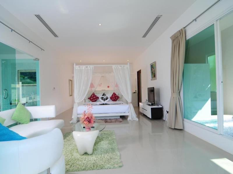 Grand Bleu Ocean View Pool Suite
