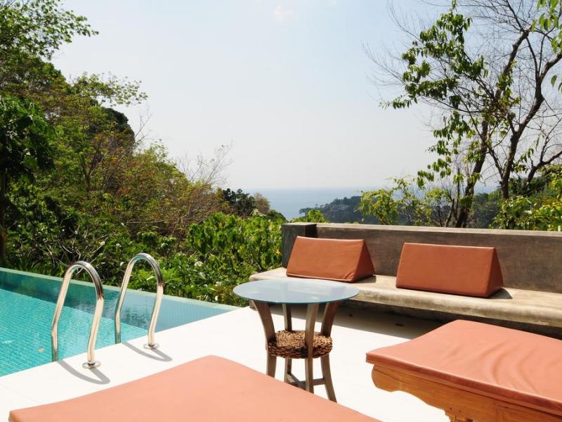 Grand Bleu Ocean View Pool Suite