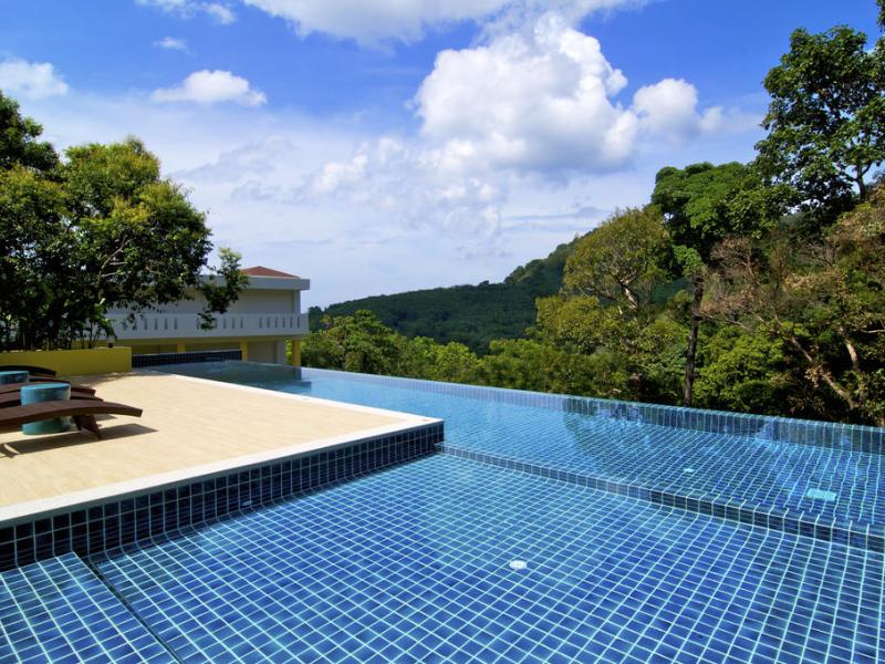 Grand Bleu Ocean View Pool Suite
