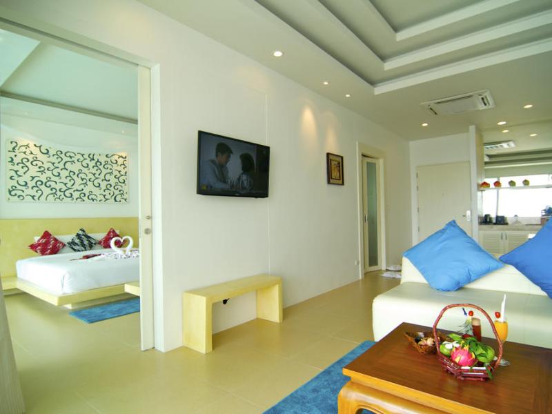 Grand Bleu Ocean View Pool Suite