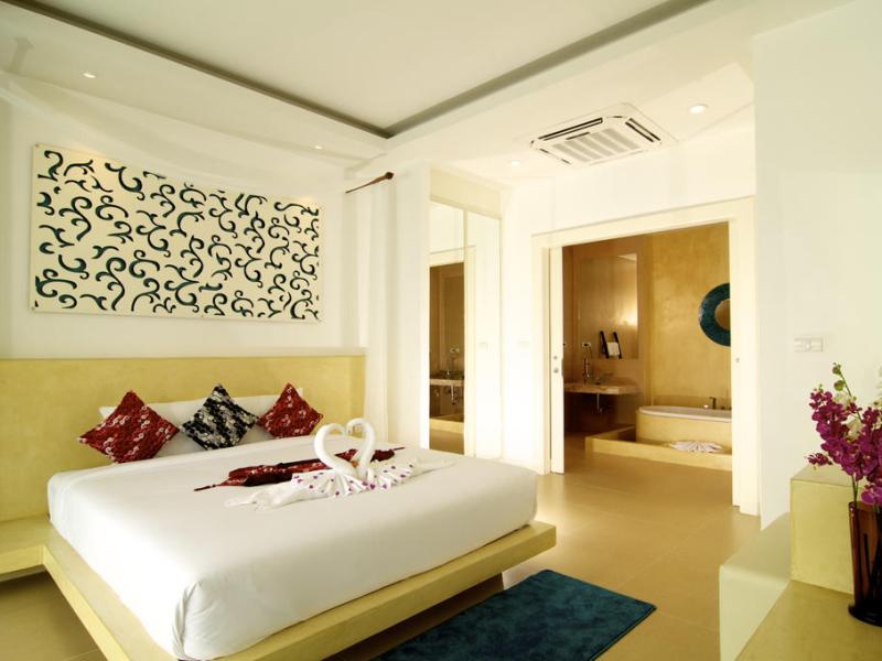 Grand Bleu Ocean View Pool Suite