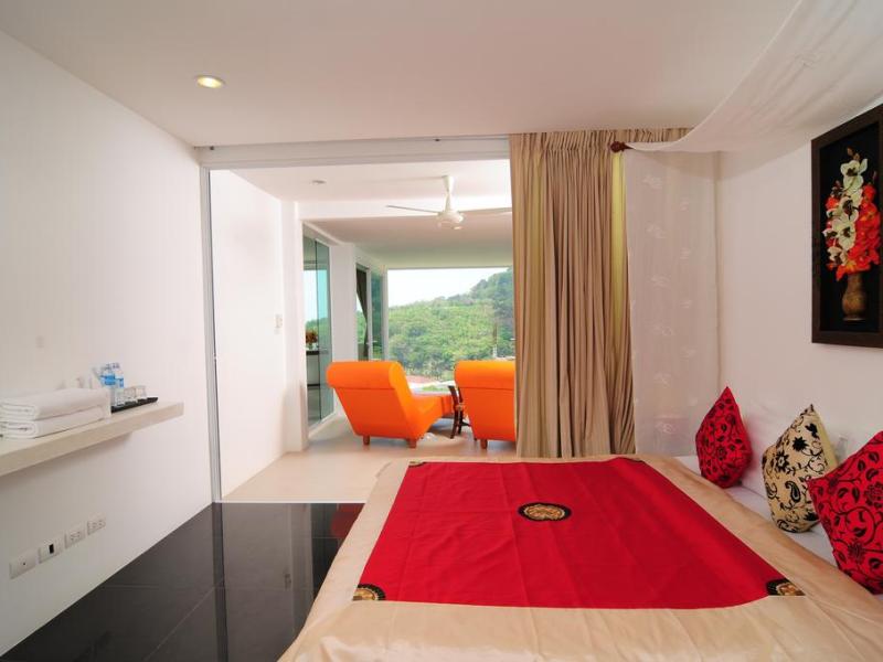 Grand Bleu Ocean View Pool Suite