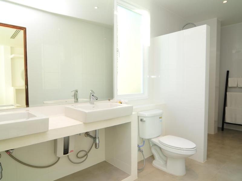 Grand Bleu Ocean View Pool Suite