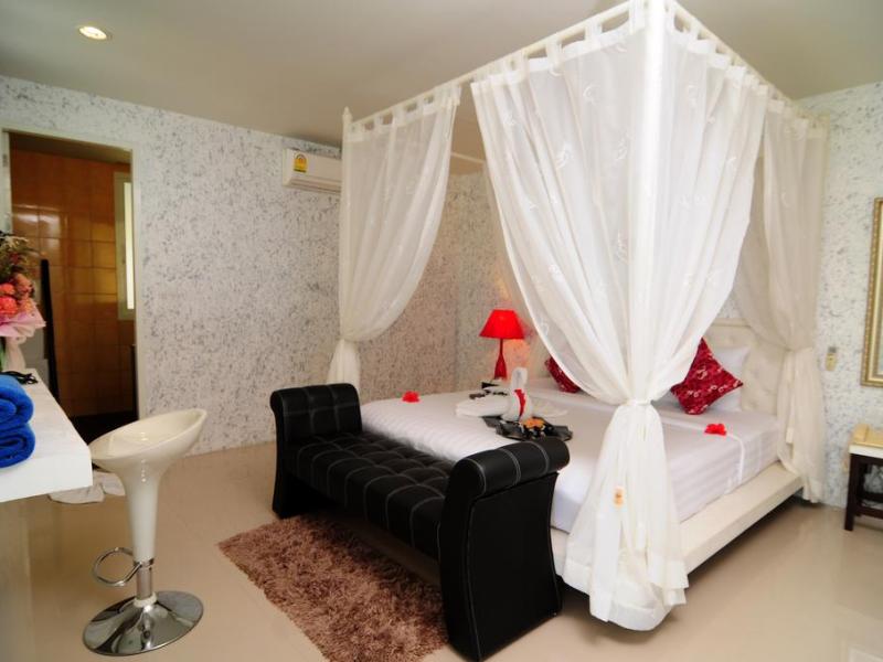 Grand Bleu Ocean View Pool Suite