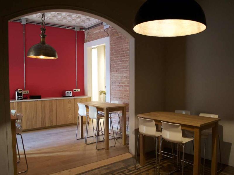 Cosmopolitan Boutique Hostal