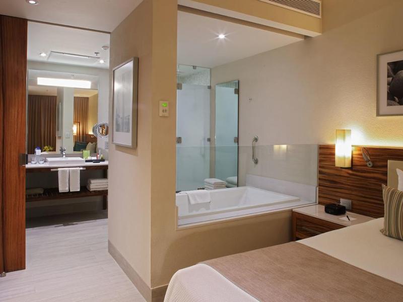 Hotel Emporio Cancun