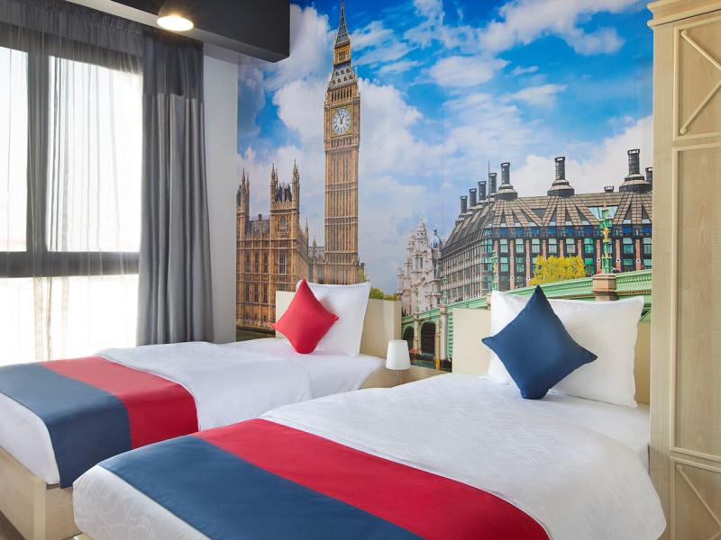 Palette Royal Reflections Hotel