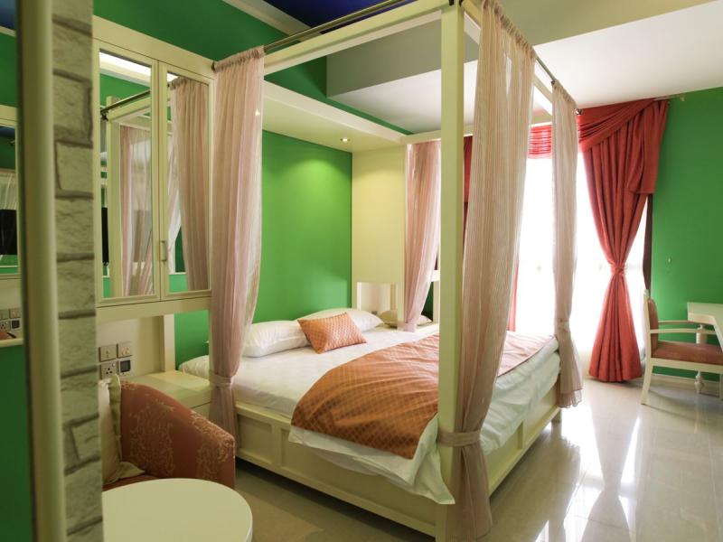 Palette Royal Reflections Hotel