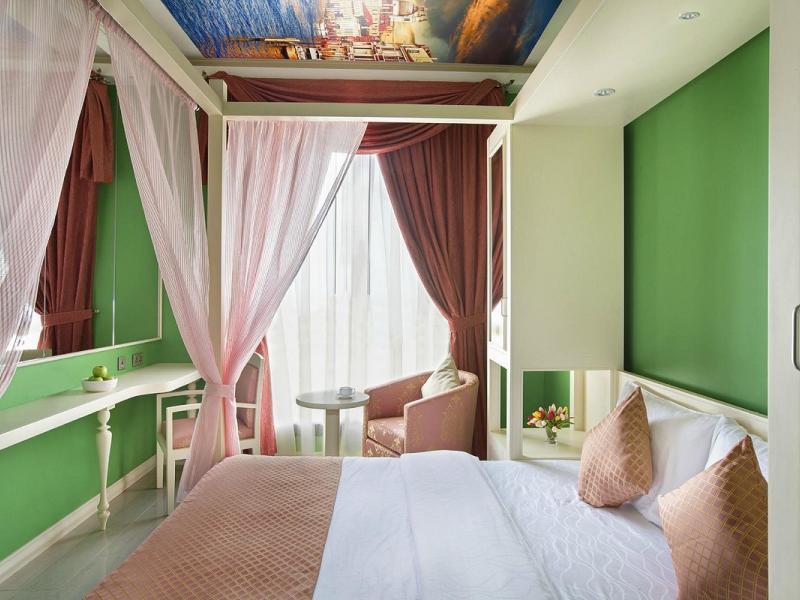 Palette Royal Reflections Hotel