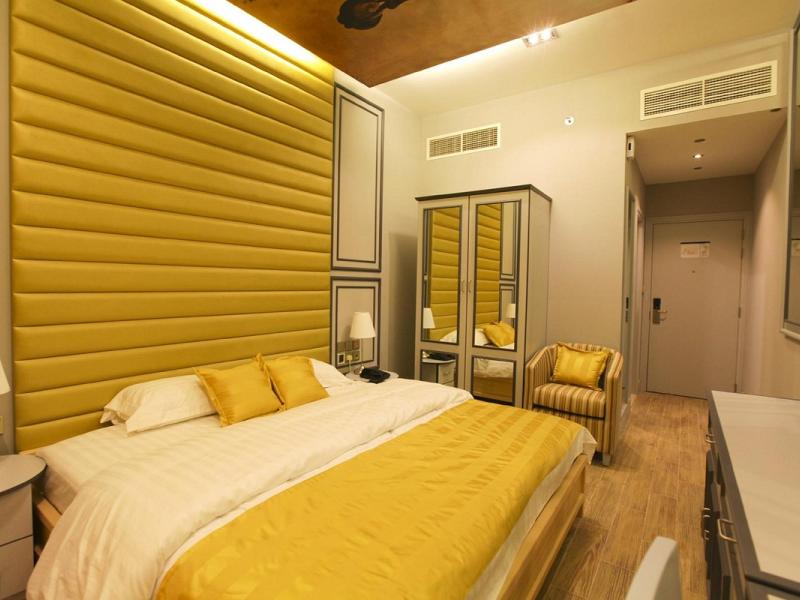 Palette Royal Reflections Hotel