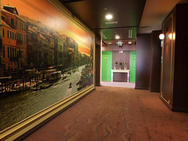 Palette Royal Reflections Hotel