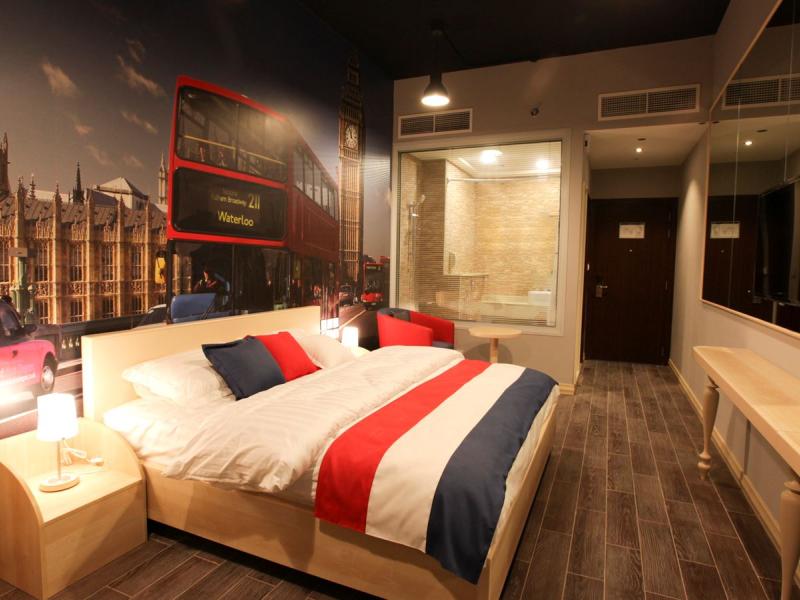 Palette Royal Reflections Hotel