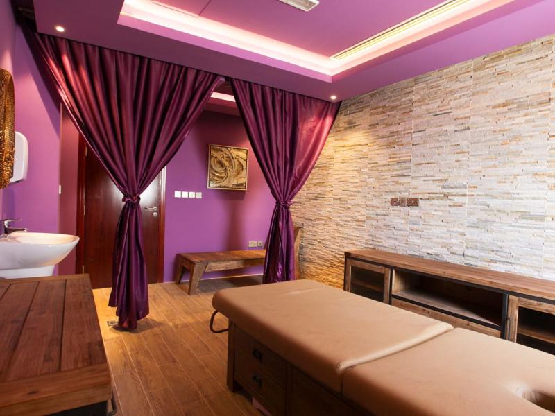 Palette Royal Reflections Hotel