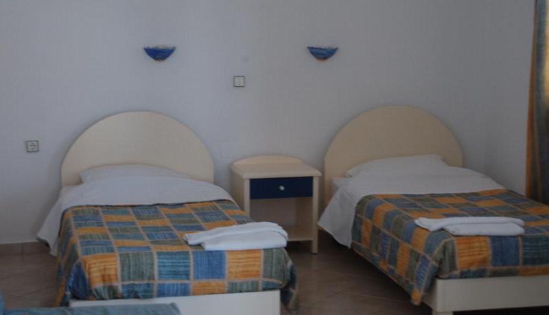 Uncle George Studios & Apartments