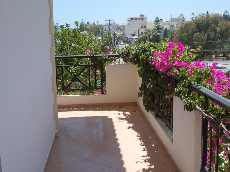 Uncle George Studios & Apartments