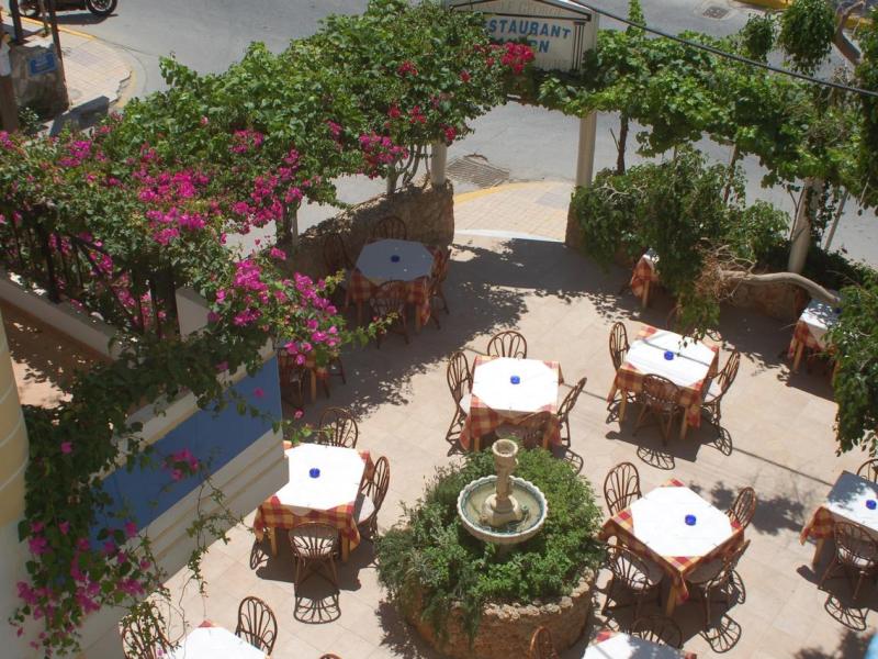 Uncle George Studios & Apartments