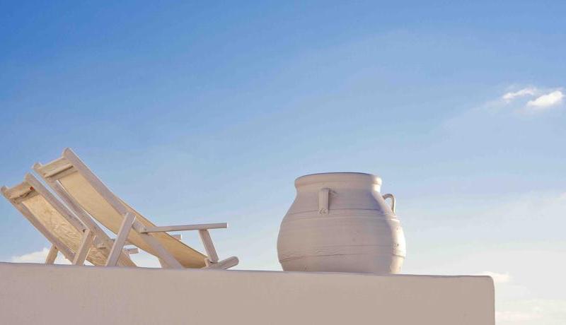 Cliff Side Suites Hotel 