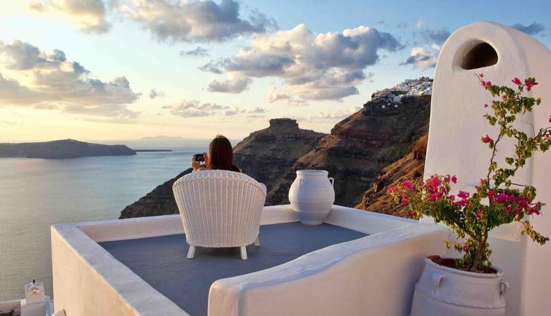 Cliff Side Suites Hotel 