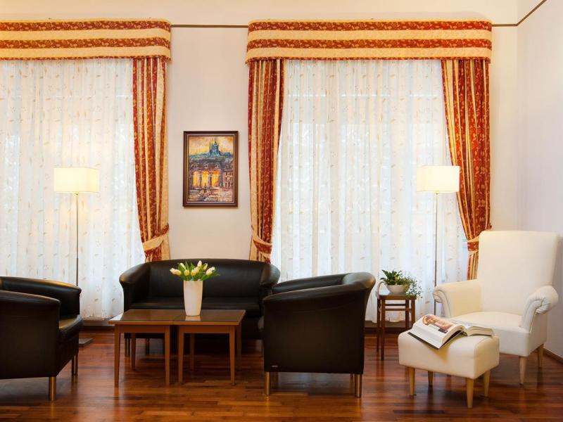 Cloister Inn