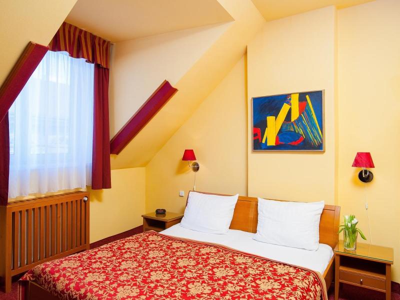 Cloister Inn