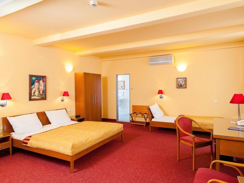 Cloister Inn