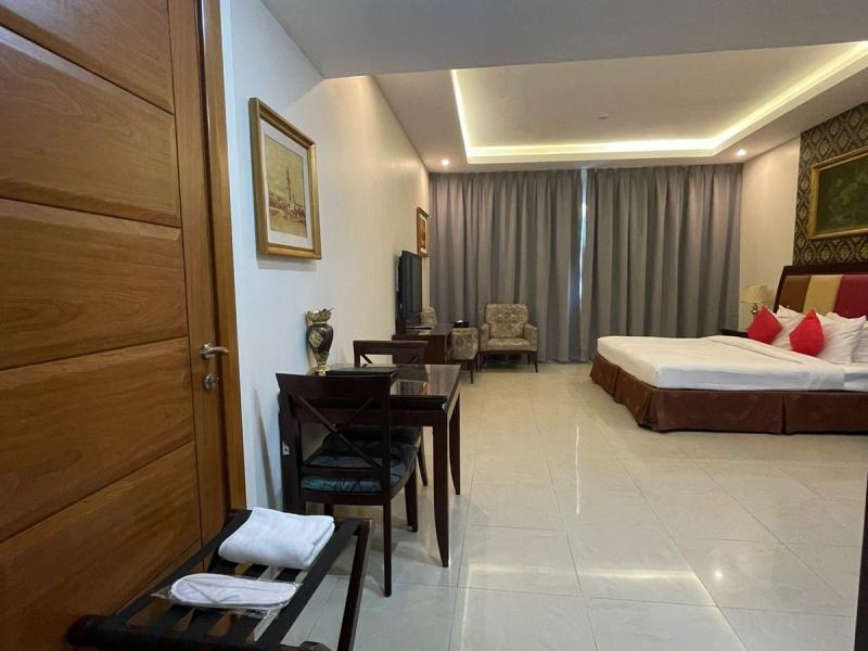 Clifton International Hotel