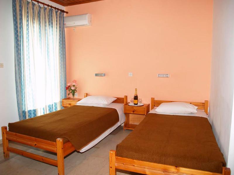 Lefkimi Hotel