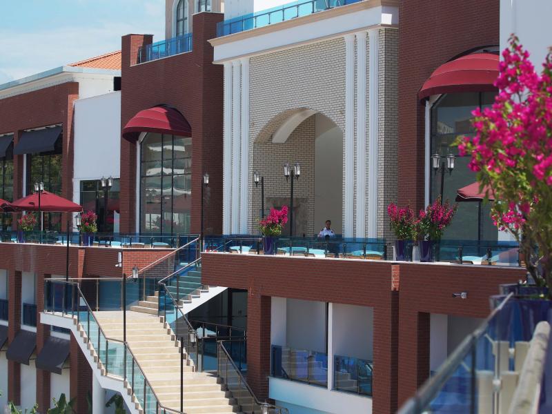 Club Aqua Plaza