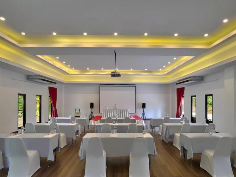 Nai Yang Beach Hotel