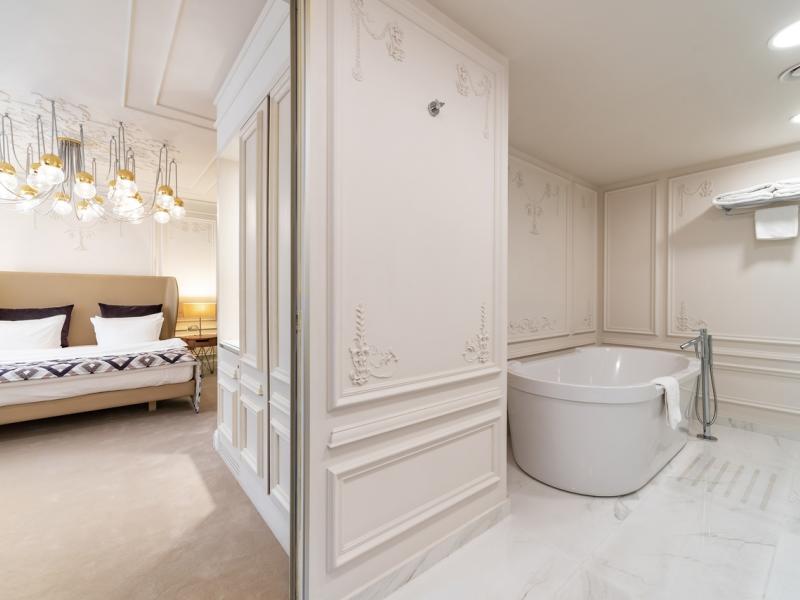 Crown Hotel by Renaissance Development