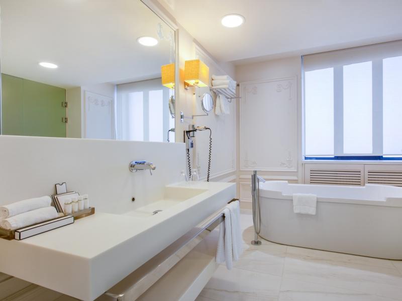 Crown Hotel by Renaissance Development