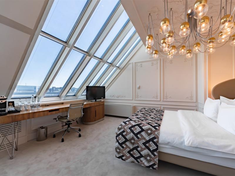 Crown Hotel by Renaissance Development