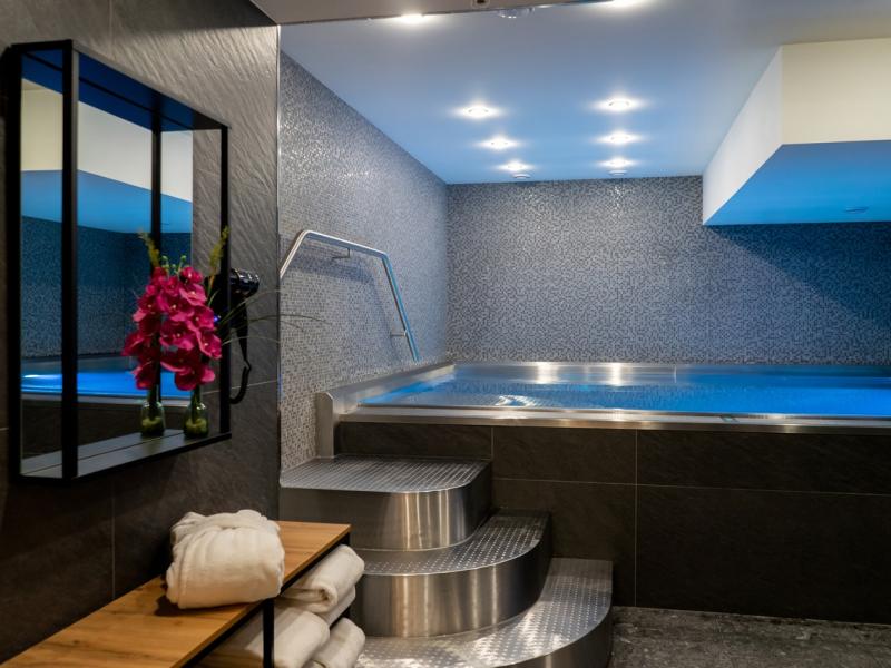 Crown Hotel by Renaissance Development