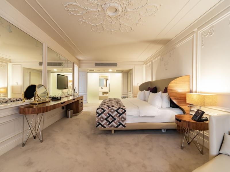 Crown Hotel by Renaissance Development