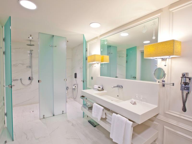Crown Hotel by Renaissance Development
