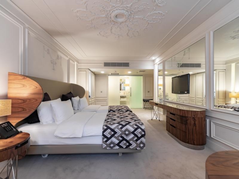 Crown Hotel by Renaissance Development