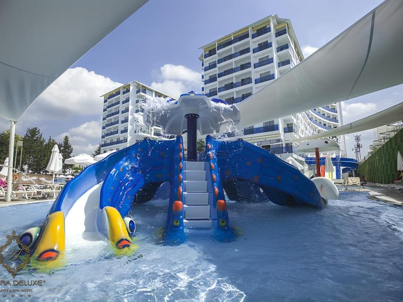 Azura Deluxe Resort & Spa Hotel