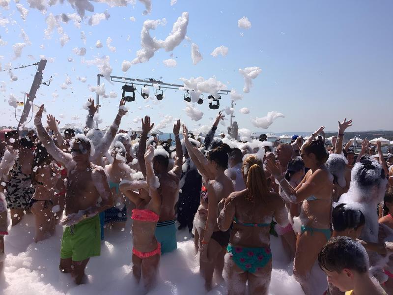 Azura Deluxe Resort & Spa Hotel