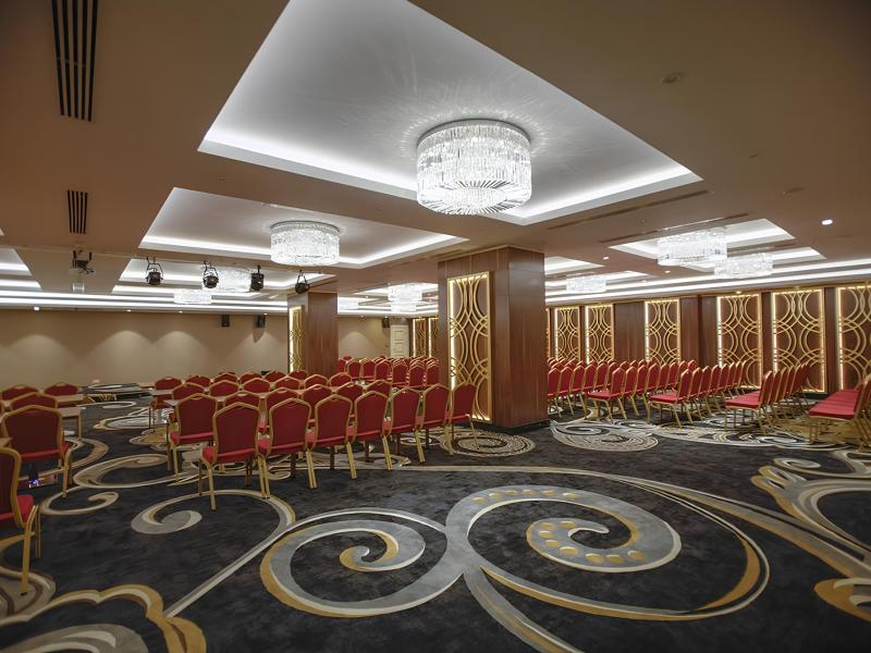 Azura Deluxe Resort & Spa Hotel